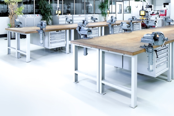 ERGONOMIC WORKSTATIONS LISTA’s workbench and workstation programme allows workstations in industry, production and assembly to be configured more flexibly, functionally and ergonomically.