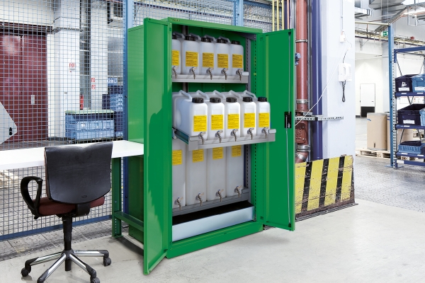 SMART SPECIALISTS LISTA offers two tailor-made solutions for your company’s typical storage requirements in the form of its container and large-capacity cabinets.